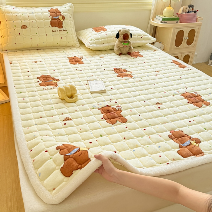 91家纺网 家纺一手货源 找家纺 优品惠 2025新款牛奶绒床垫床褥垫子床护垫冬季加绒加厚夹棉床盖 卡皮巴拉米