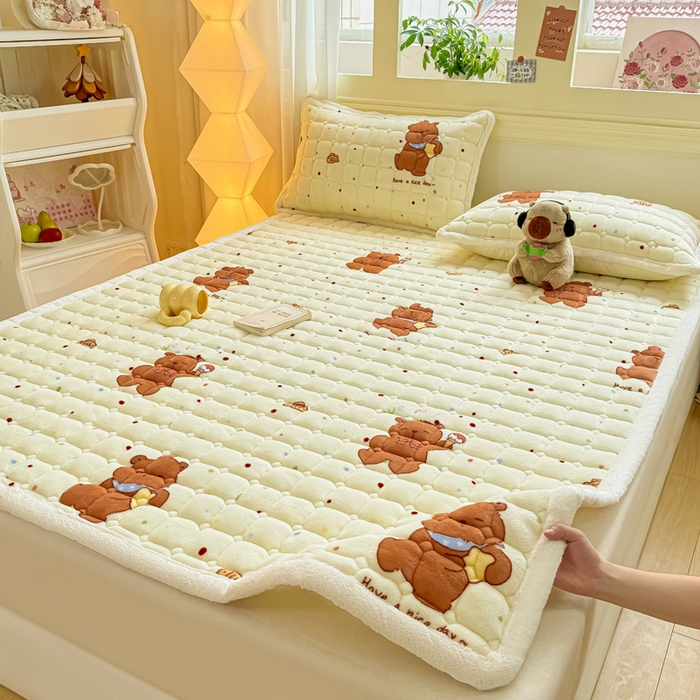 91家纺网 家纺一手货源 找家纺 优品惠 2025新款牛奶绒床垫床褥垫子床护垫冬季加绒加厚夹棉床盖 卡皮巴拉米