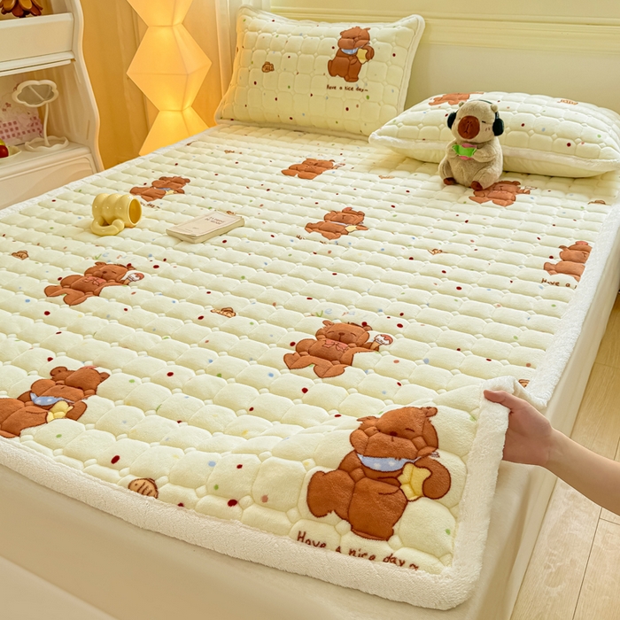 91家纺网 家纺一手货源 找家纺 优品惠 2025新款牛奶绒床垫床褥垫子床护垫冬季加绒加厚夹棉床盖 卡皮巴拉米