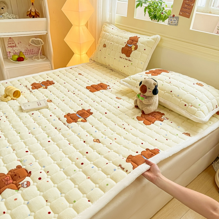 91家纺网 家纺一手货源 找家纺 优品惠 2025新款牛奶绒床垫床褥垫子床护垫冬季加绒加厚夹棉床盖 卡皮巴拉米