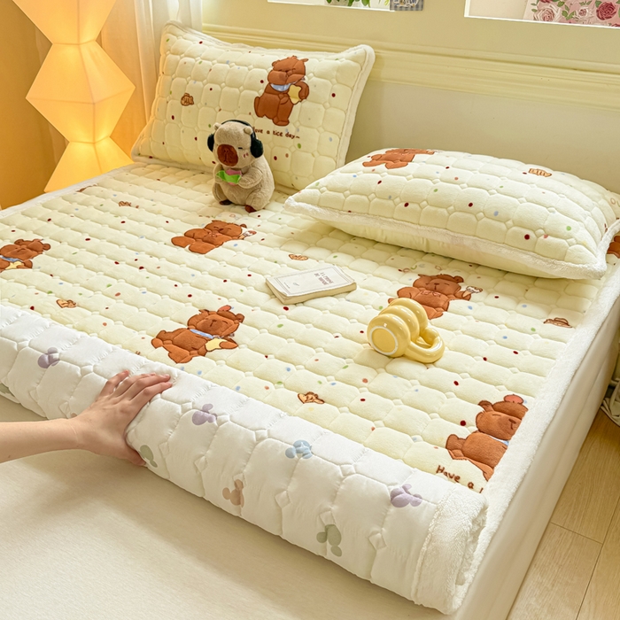 91家纺网 家纺一手货源 找家纺 优品惠 2025新款牛奶绒床垫床褥垫子床护垫冬季加绒加厚夹棉床盖 卡皮巴拉米