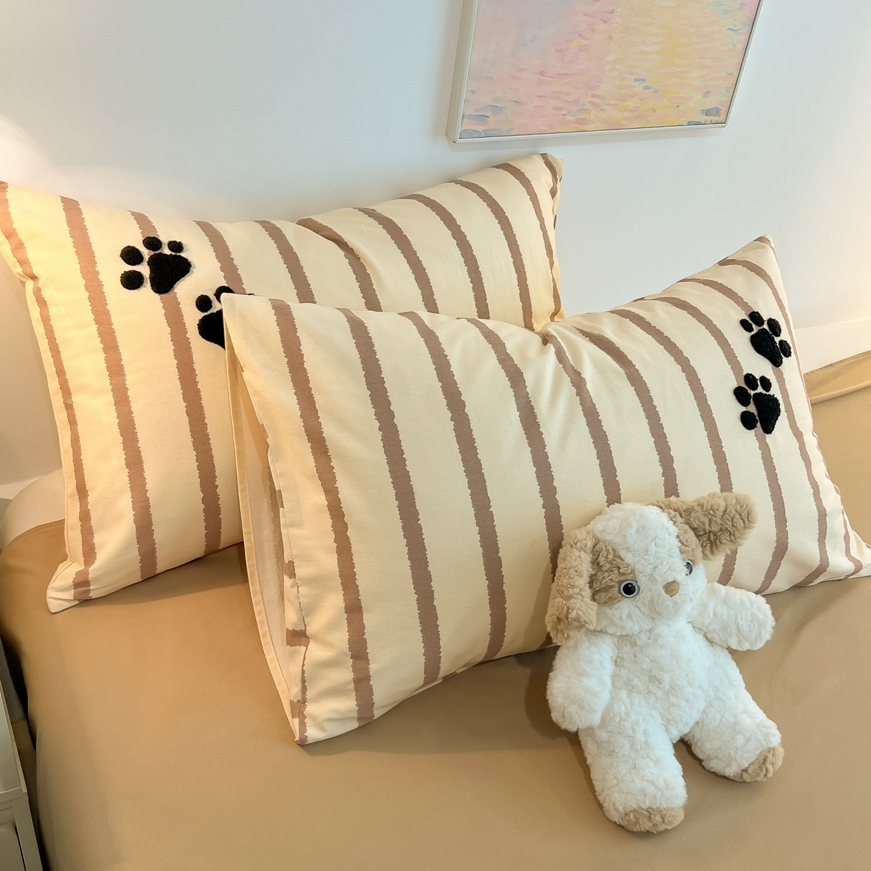 91家纺网 家纺一手货源 找家纺 多乐家纺 2025新款卡通全棉磨毛毛巾绣单枕套 腊肠狗-咖条