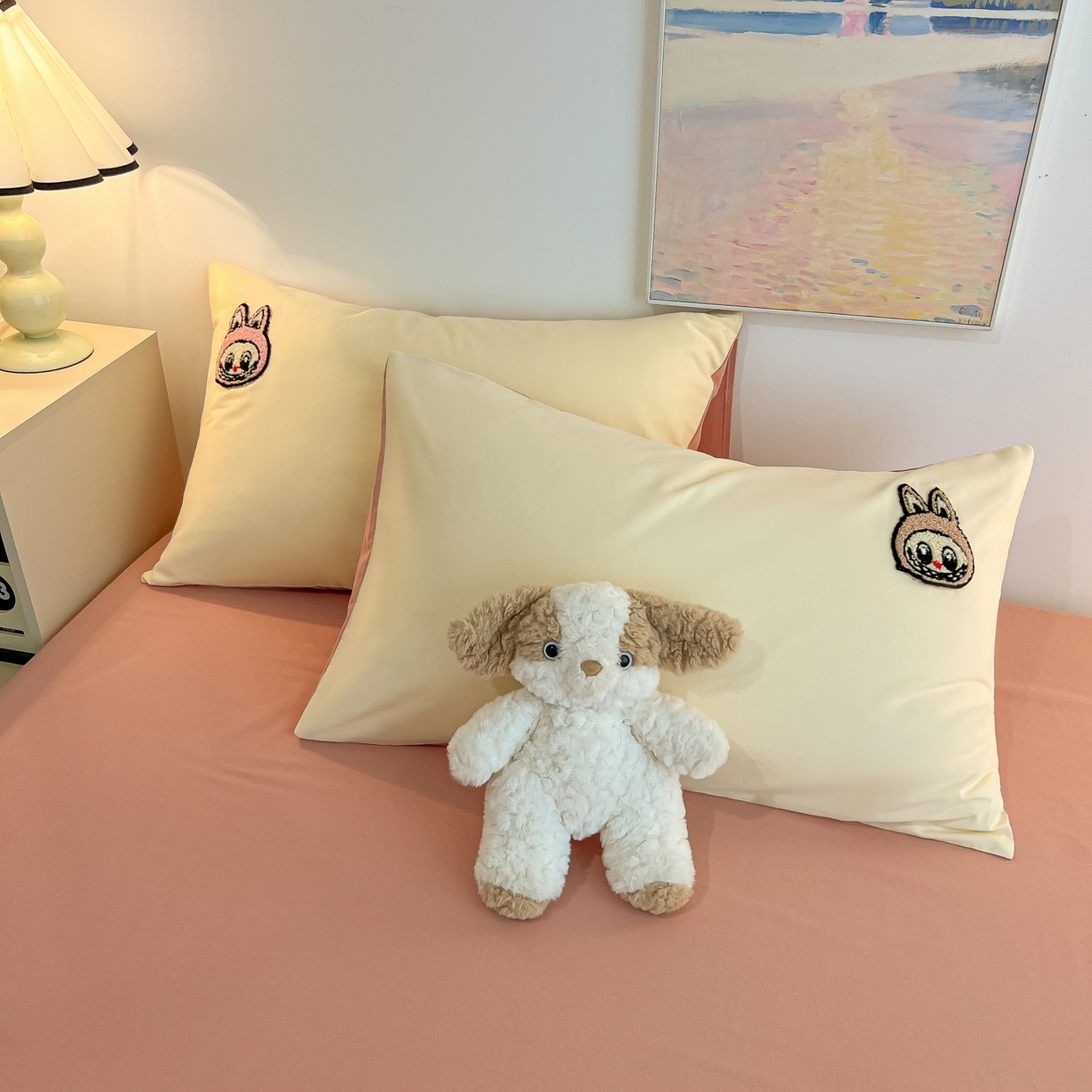 91家纺网 家纺一手货源 找家纺 多乐家纺 2025新款卡通全棉磨毛毛巾绣单枕套 三只兔子-奶粉