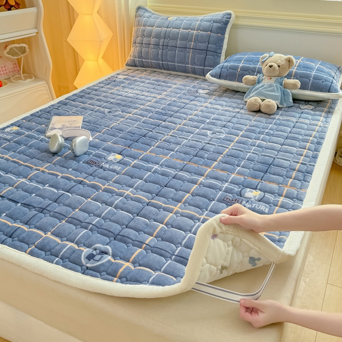 91家纺网 家纺一手货源 找家纺 优品惠 2025新款牛奶绒床垫床褥垫子床护垫冬季加绒加厚夹棉床盖 朗格蓝