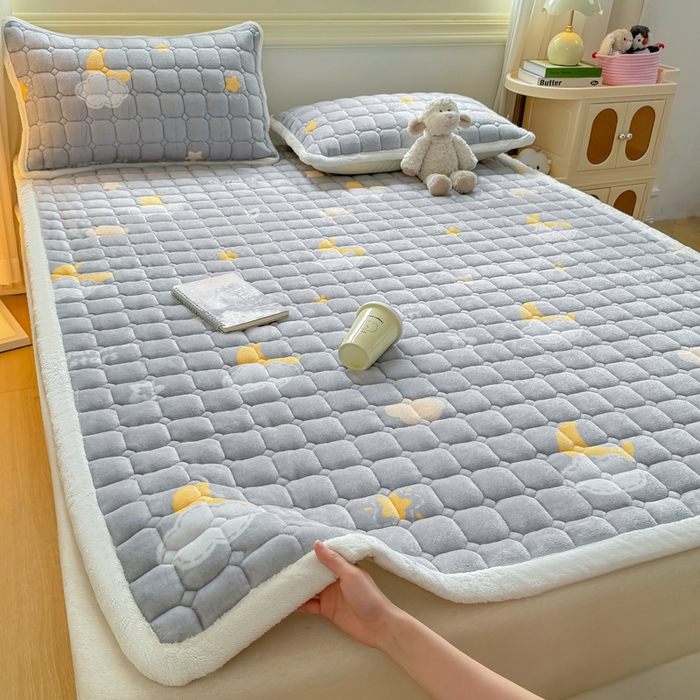 91家纺网 家纺一手货源 找家纺 优品惠 2025新款牛奶绒床垫床褥垫子床护垫冬季加绒加厚夹棉床盖 星月织梦灰