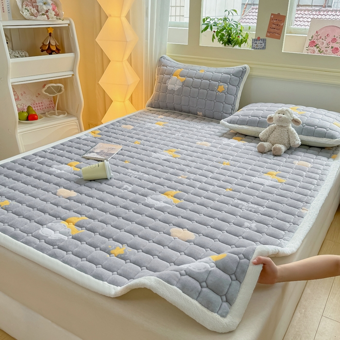 91家纺网 家纺一手货源 找家纺 优品惠 2025新款牛奶绒床垫床褥垫子床护垫冬季加绒加厚夹棉床盖 星月织梦灰