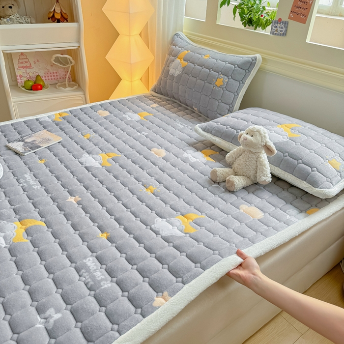 91家纺网 家纺一手货源 找家纺 优品惠 2025新款牛奶绒床垫床褥垫子床护垫冬季加绒加厚夹棉床盖 星月织梦灰