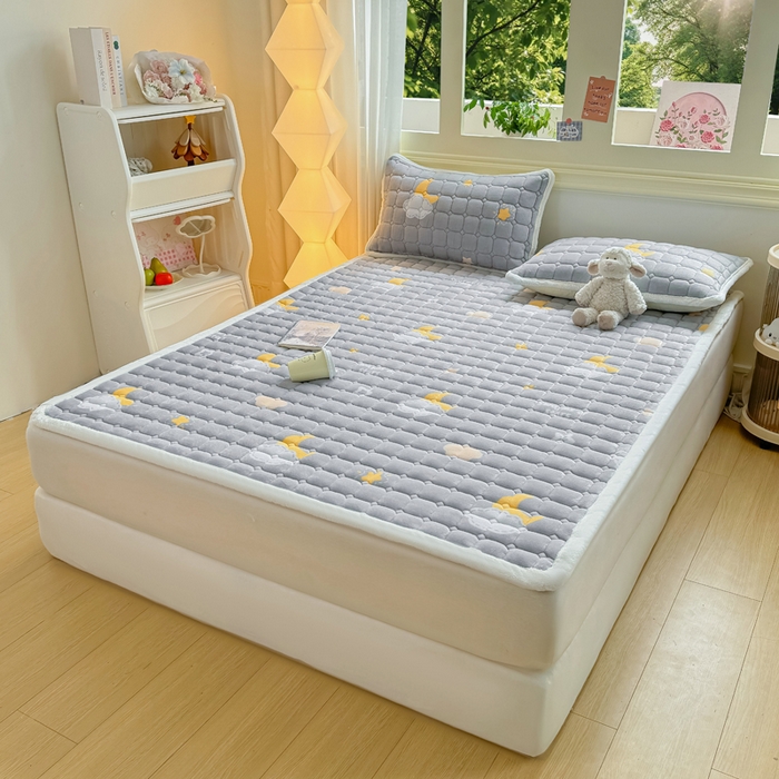 91家纺网 家纺一手货源 找家纺 优品惠 2025新款牛奶绒床垫床褥垫子床护垫冬季加绒加厚夹棉床盖 星月织梦灰