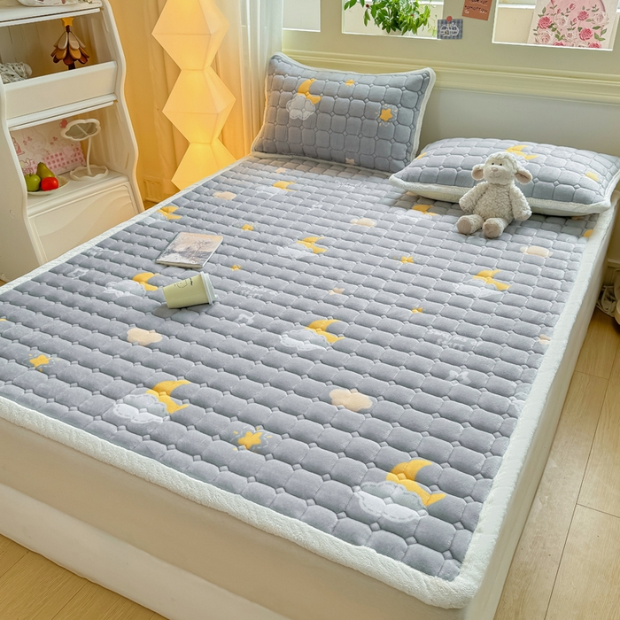 91家纺网 家纺一手货源 找家纺 优品惠 2025新款牛奶绒床垫床褥垫子床护垫冬季加绒加厚夹棉床盖 星月织梦灰