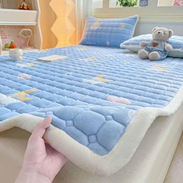 91家纺网 家纺一手货源 找家纺 优品惠 2025新款牛奶绒床垫床褥垫子床护垫冬季加绒加厚夹棉床盖 星月织梦蓝