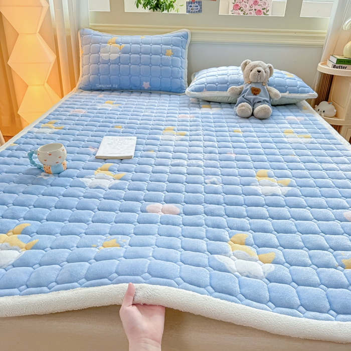 91家纺网 家纺一手货源 找家纺 优品惠 2025新款牛奶绒床垫床褥垫子床护垫冬季加绒加厚夹棉床盖 星月织梦蓝