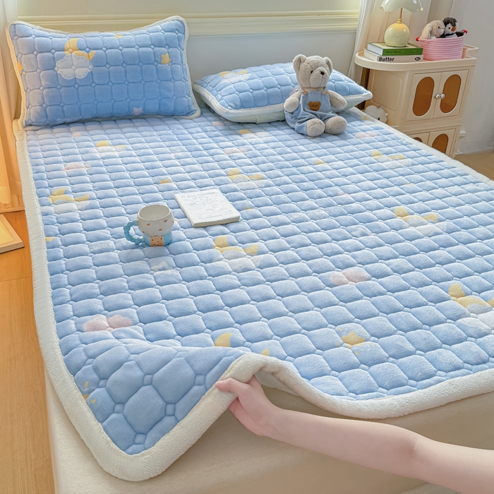 91家纺网 家纺一手货源 找家纺 优品惠 2025新款牛奶绒床垫床褥垫子床护垫冬季加绒加厚夹棉床盖 星月织梦蓝