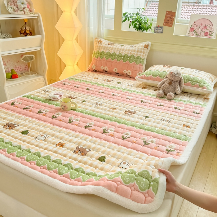91家纺网 家纺一手货源 找家纺 优品惠 2025新款牛奶绒床垫床褥垫子床护垫冬季加绒加厚夹棉床盖 熊兔花园