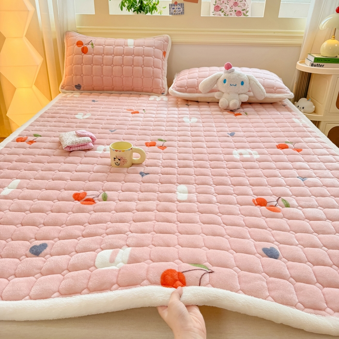 优品惠 2025新款牛奶绒床垫床褥垫子床护垫冬季加绒加厚夹棉床盖 字母樱桃