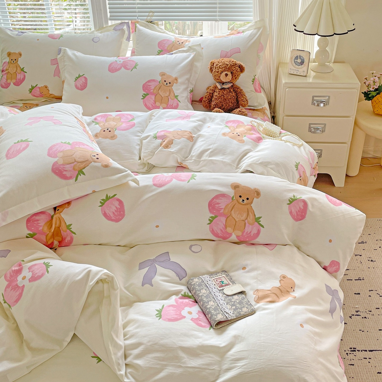 91家纺网 家纺一手货源 找家纺 文黛家居 2025新款全棉喷气印花全棉纯棉印花系列单品被套被套单件单被套 草莓熊-米