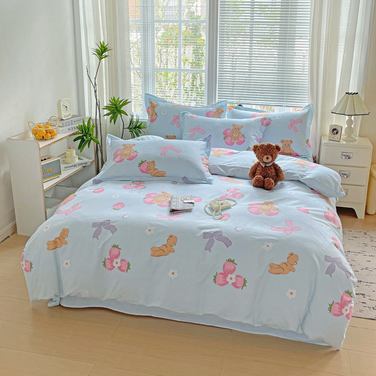 91家纺网 家纺一手货源 找家纺 文黛家居 2025新款全棉喷气印花全棉纯棉印花系列四件套 草莓熊-蓝