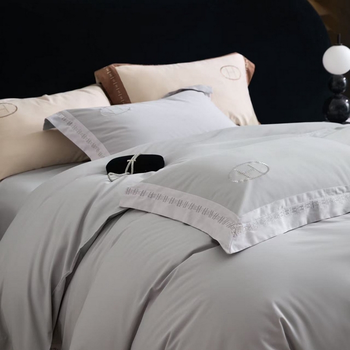 91家纺网 家纺一手货源 找家纺 嘉汀兰家居 2025新款长绒棉磨毛四件套—蔓莎 灰色