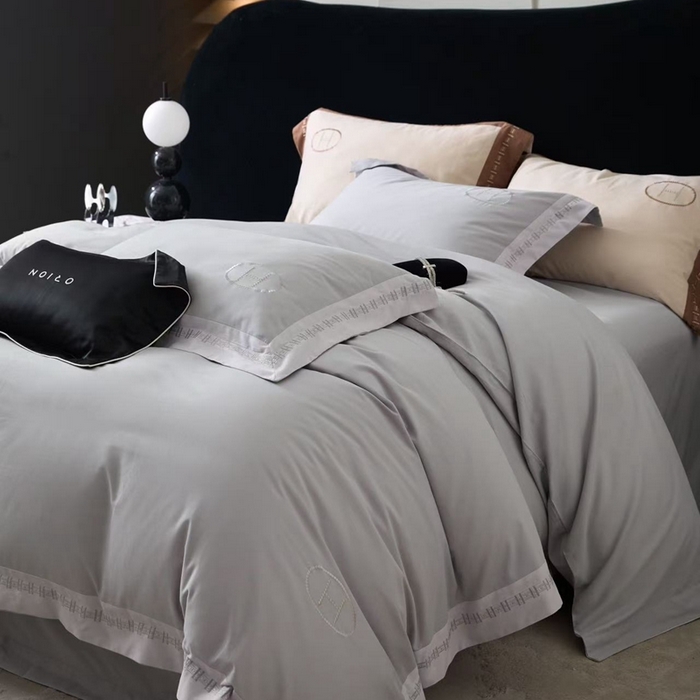 91家纺网 家纺一手货源 找家纺 嘉汀兰家居 2025新款长绒棉磨毛四件套—蔓莎 灰色