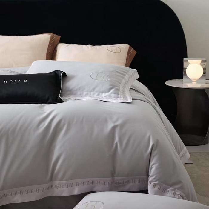 91家纺网 家纺一手货源 找家纺 嘉汀兰家居 2025新款长绒棉磨毛四件套—蔓莎 灰色