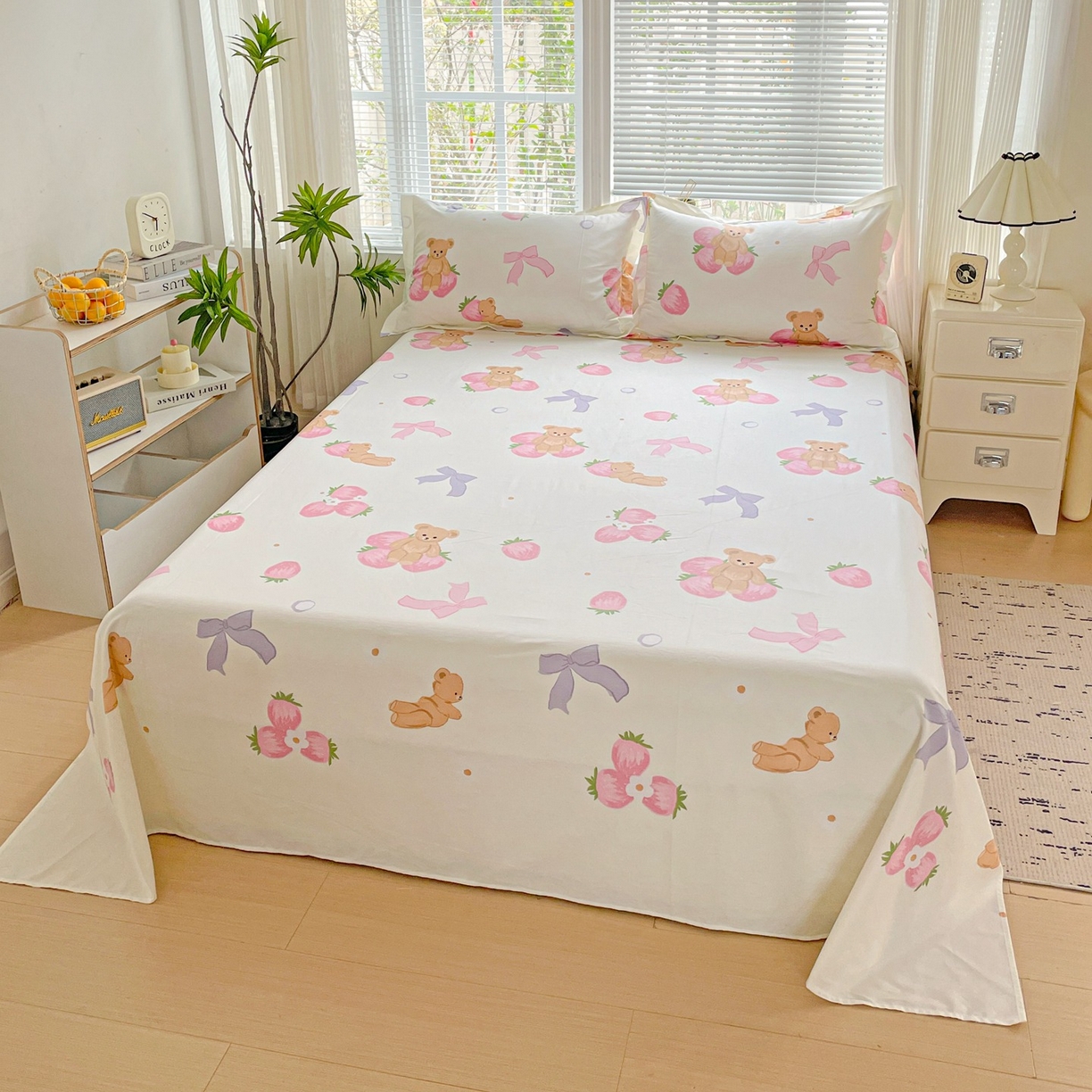 91家纺网 家纺一手货源 找家纺 文黛家居 2025新款全棉喷气印花全棉纯棉印花系列四件套 草莓熊-米