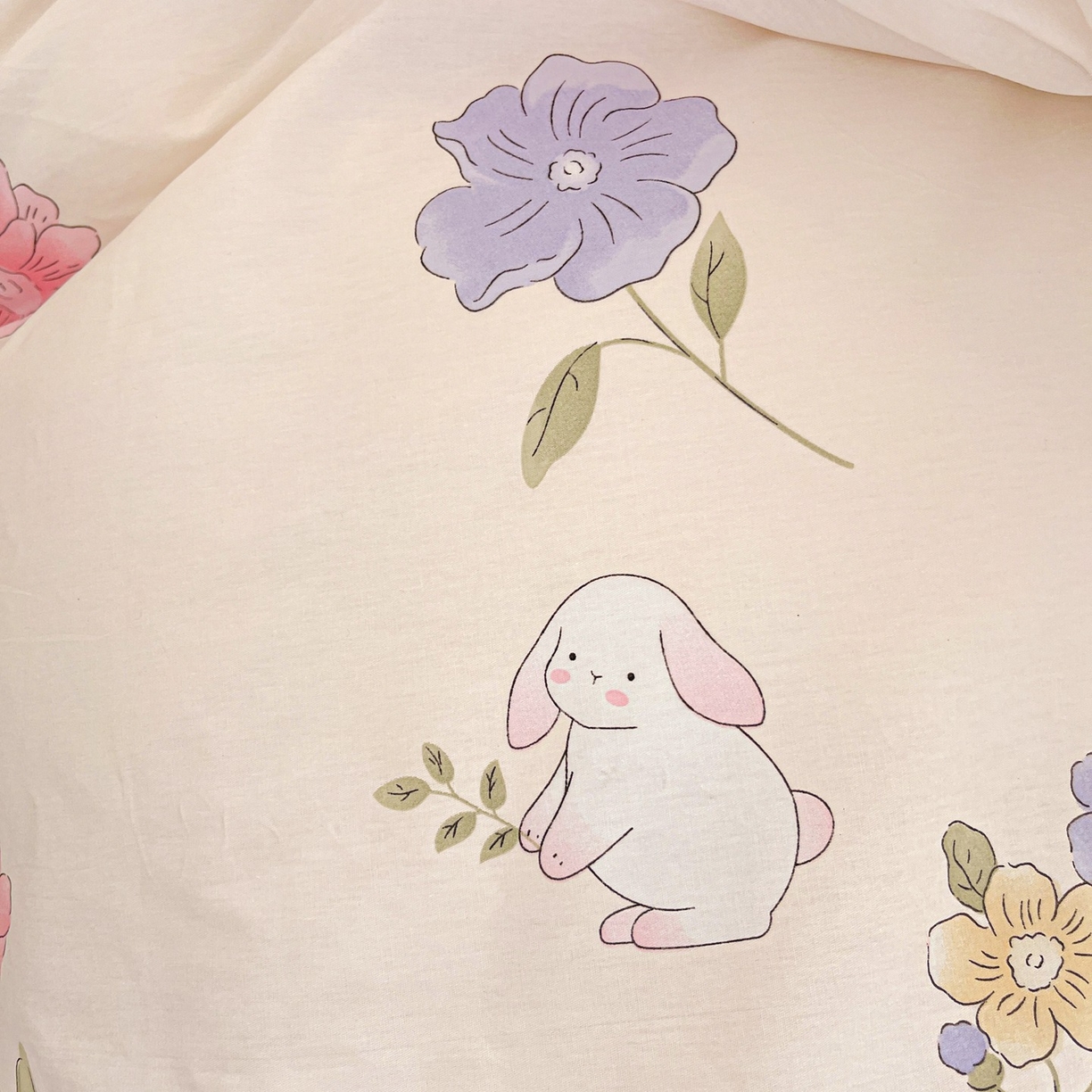 91家纺网 家纺一手货源 找家纺 文黛家居 2025新款全棉喷气印花全棉纯棉印花系列单品被套被套单件单被套 花丛小兔