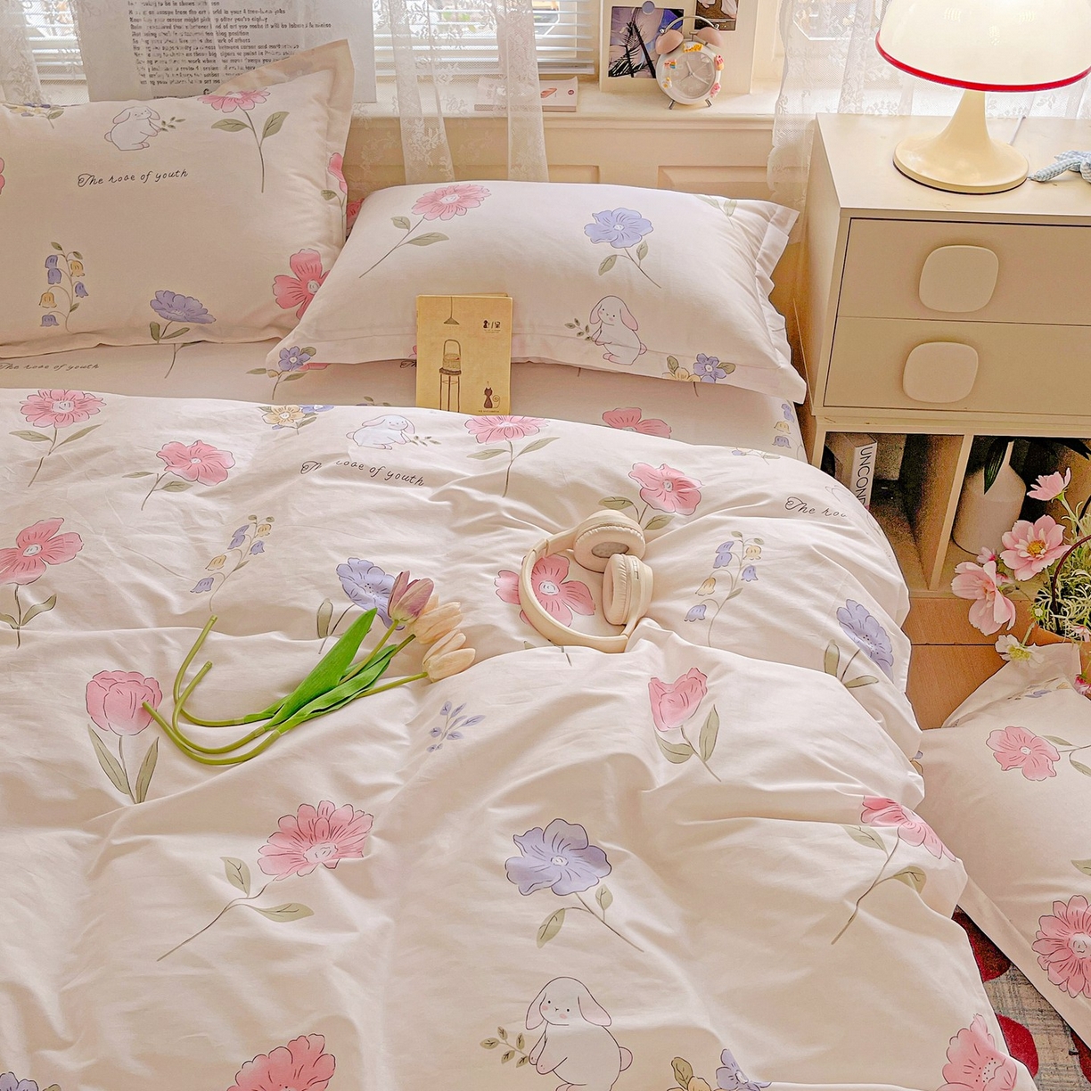 91家纺网 家纺一手货源 找家纺 文黛家居 2025新款全棉喷气印花全棉纯棉印花系列四件套 花丛小兔