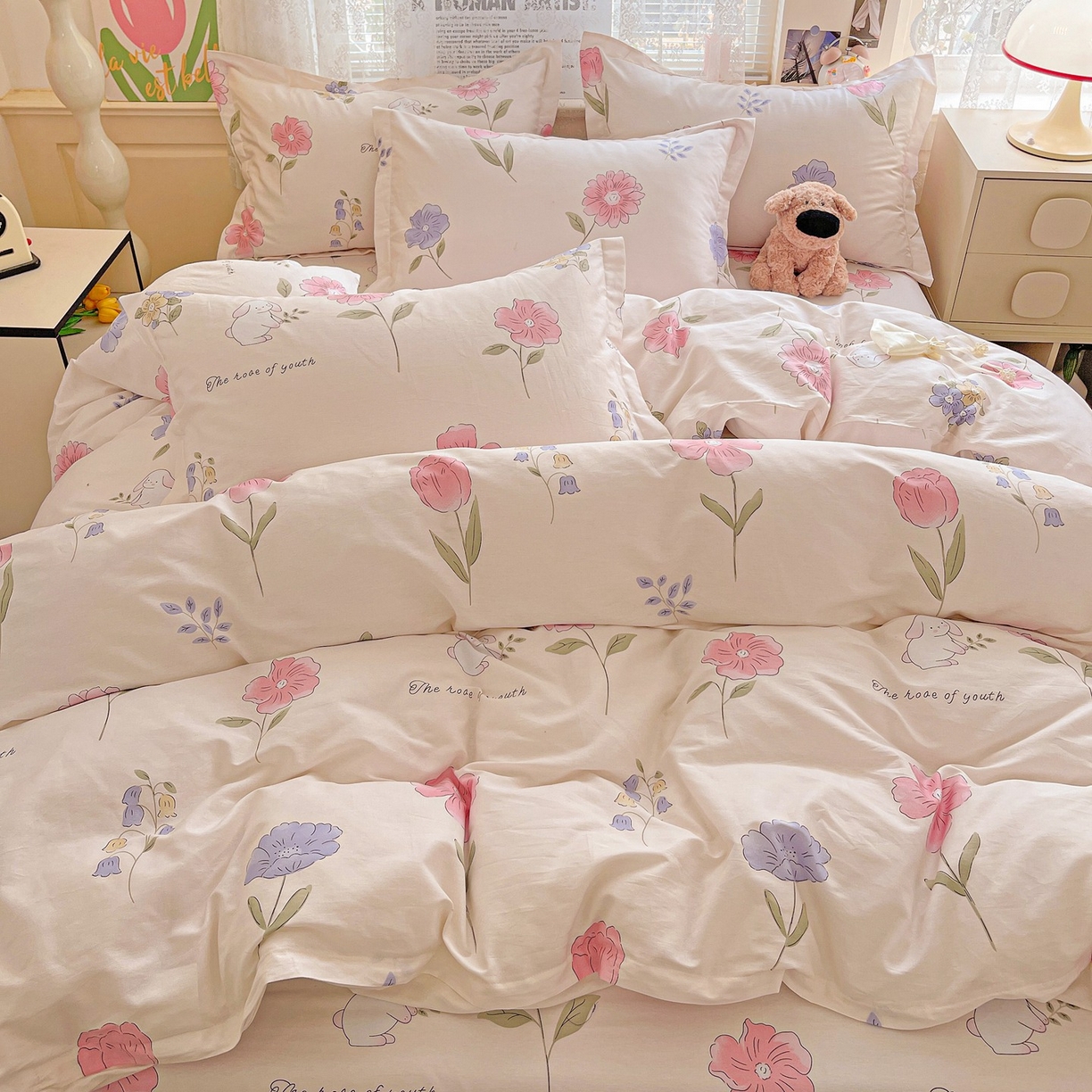 91家纺网 家纺一手货源 找家纺 文黛家居 2025新款全棉喷气印花全棉纯棉印花系列四件套 花丛小兔