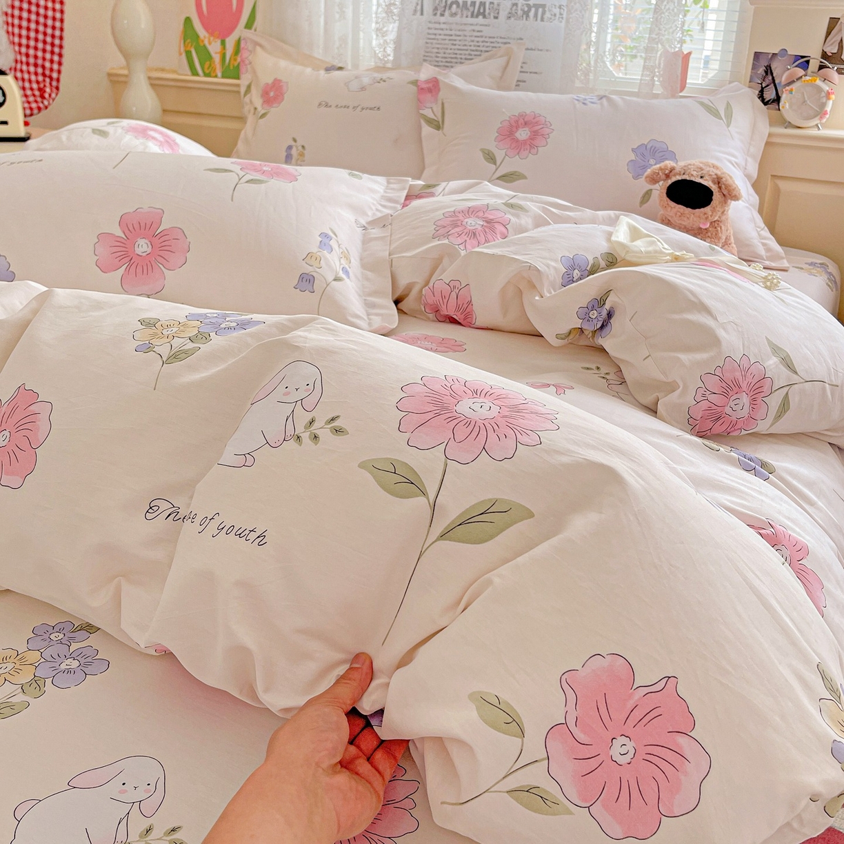 91家纺网 家纺一手货源 找家纺 文黛家居 2025新款全棉喷气印花全棉纯棉印花系列四件套 花丛小兔