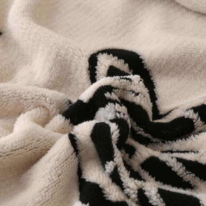 91家纺网 家纺一手货源 找家纺 卡奥家纺 2025新款双层提花复合欧棉绒毛毯 蝶颜