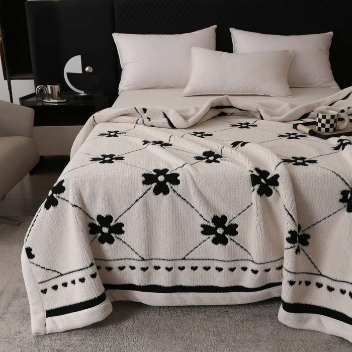 91家纺网 家纺一手货源 找家纺 卡奥家纺 2025新款双层提花复合欧棉绒毛毯 花婉