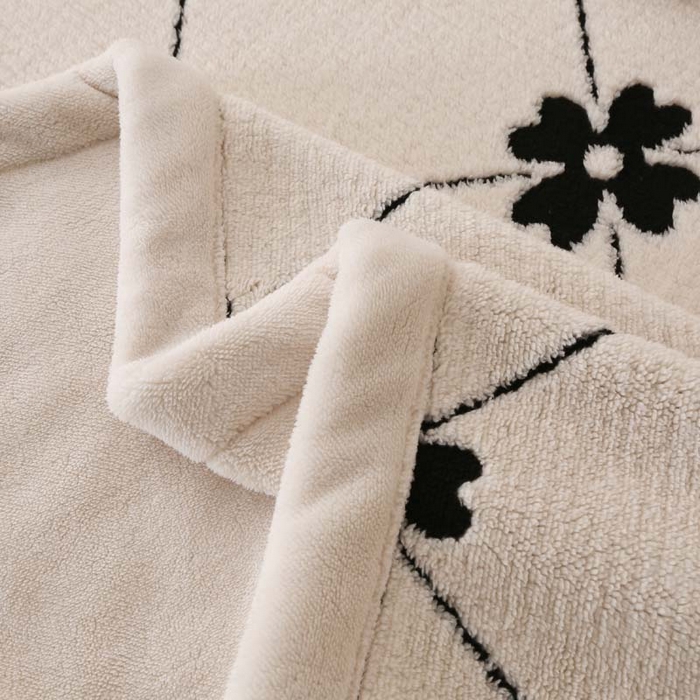 91家纺网 家纺一手货源 找家纺 卡奥家纺 2025新款双层提花复合欧棉绒毛毯 花婉