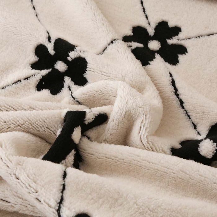 91家纺网 家纺一手货源 找家纺 卡奥家纺 2025新款双层提花复合欧棉绒毛毯 花婉