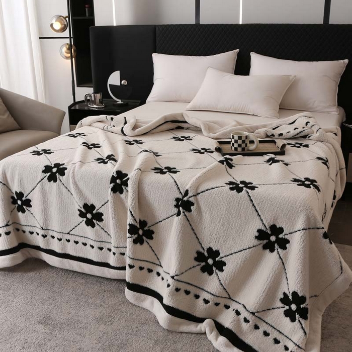 91家纺网 家纺一手货源 找家纺 卡奥家纺 2025新款双层提花复合欧棉绒毛毯 花婉