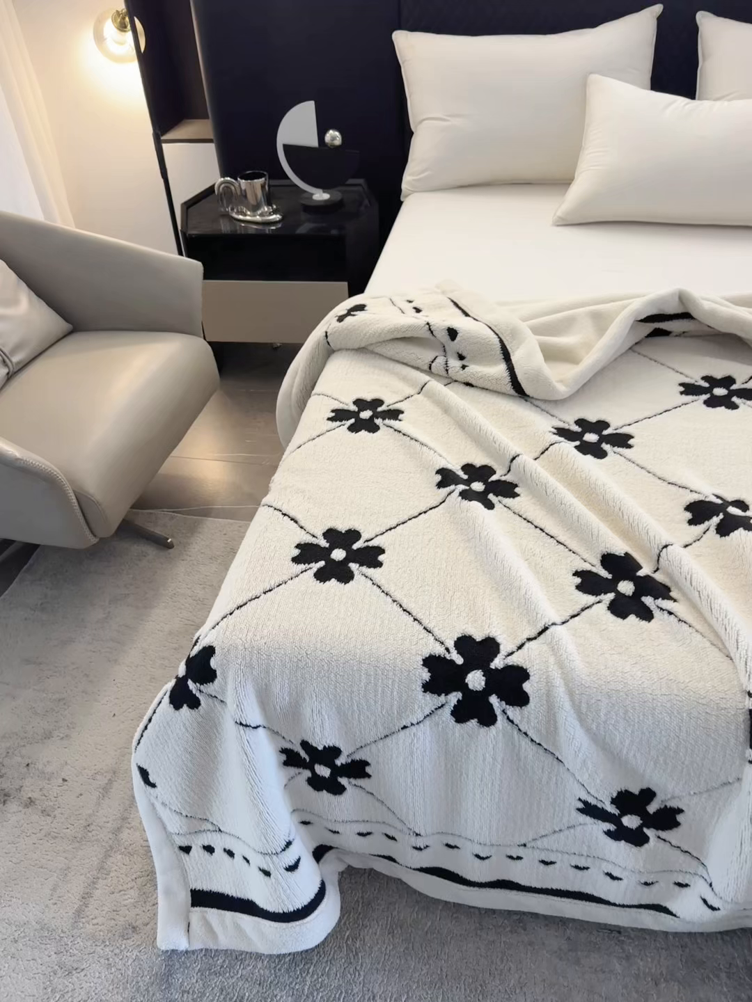 91家纺网 家纺一手货源 找家纺 卡奥家纺 2025新款双层提花复合欧棉绒毛毯 花婉