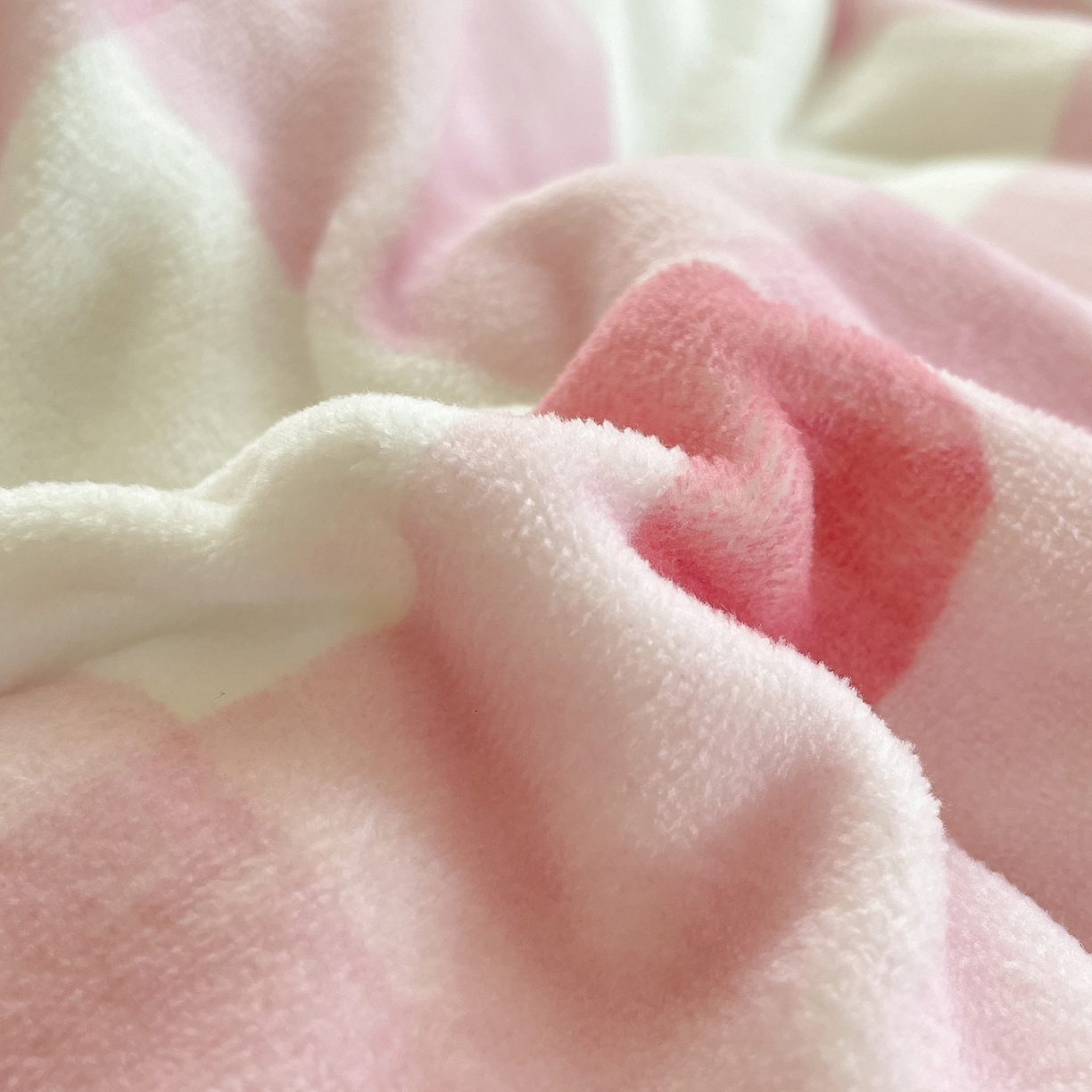 91家纺网 家纺一手货源 找家纺 桃子家居 2025新款A类正版三丽鸥授权卡通加厚高克重牛奶绒系列四件套 绒三丽鸥-粉梦kitty