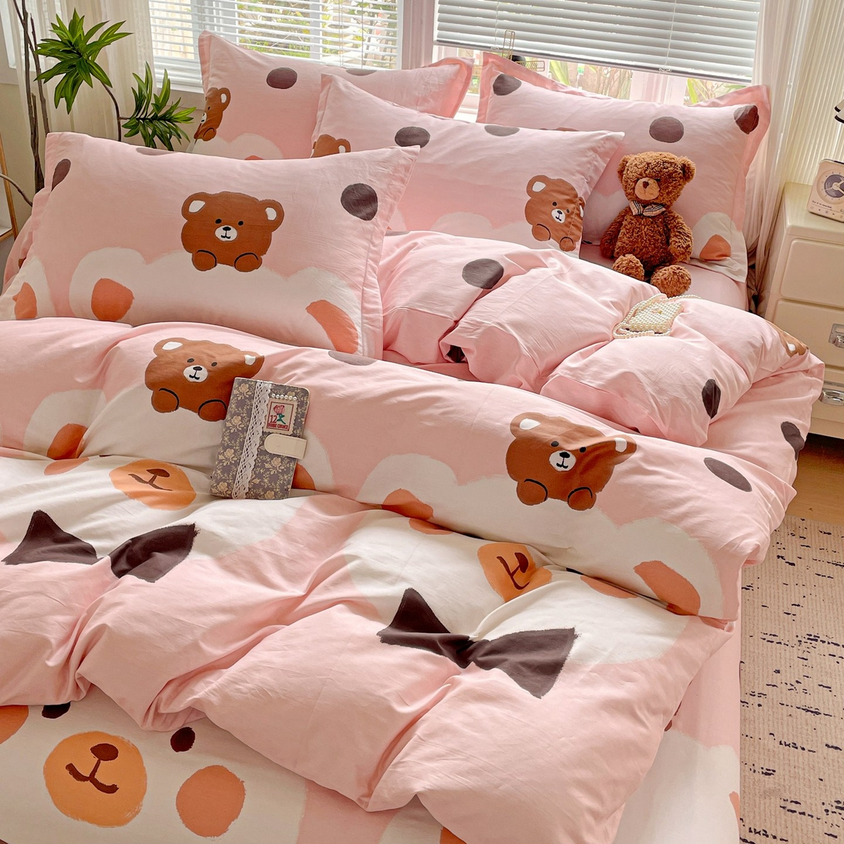 91家纺网 家纺一手货源 找家纺 文黛家居 2025新款全棉喷气印花全棉纯棉印花系列四件套 熊熊乐园-粉