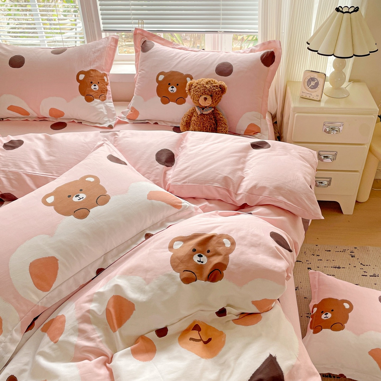 91家纺网 家纺一手货源 找家纺 文黛家居 2025新款全棉喷气印花全棉纯棉印花系列四件套 熊熊乐园-粉