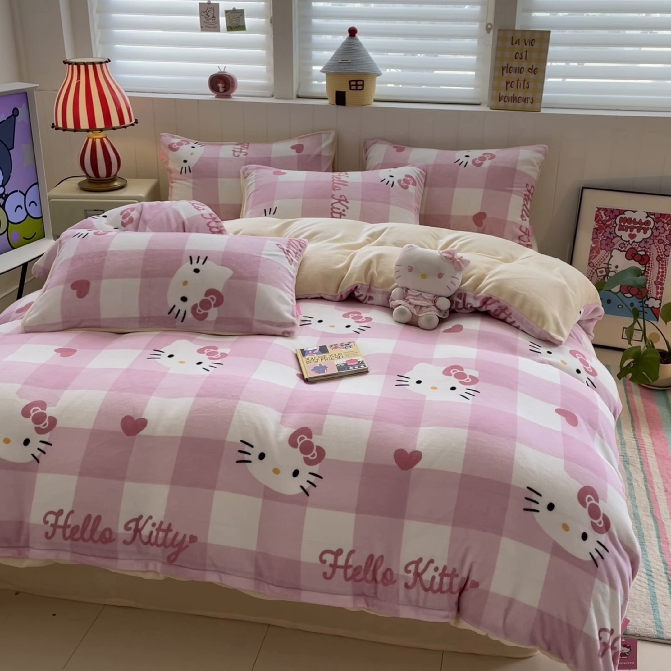 91家纺网 家纺一手货源 找家纺 桃子家居 2025新款A类正版三丽鸥授权卡通加厚高克重牛奶绒系列四件套 绒三丽鸥-粉梦kitty