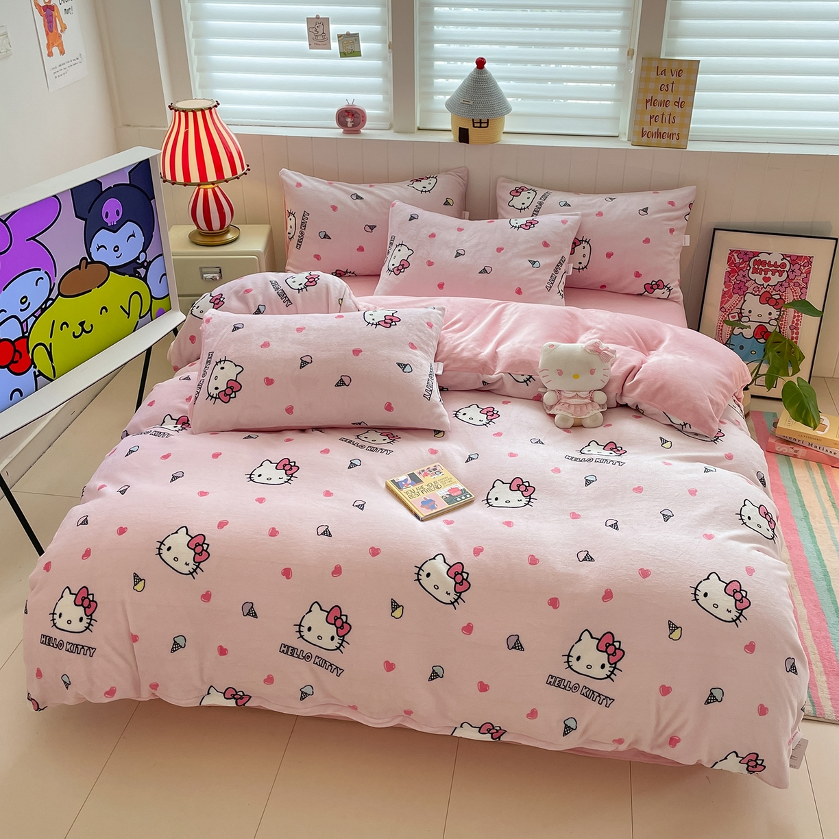 91家纺网 家纺一手货源 找家纺 桃子家居 2025新款A类正版三丽鸥授权卡通加厚高克重牛奶绒系列四件套 绒三丽鸥-粉心甜筒kitty