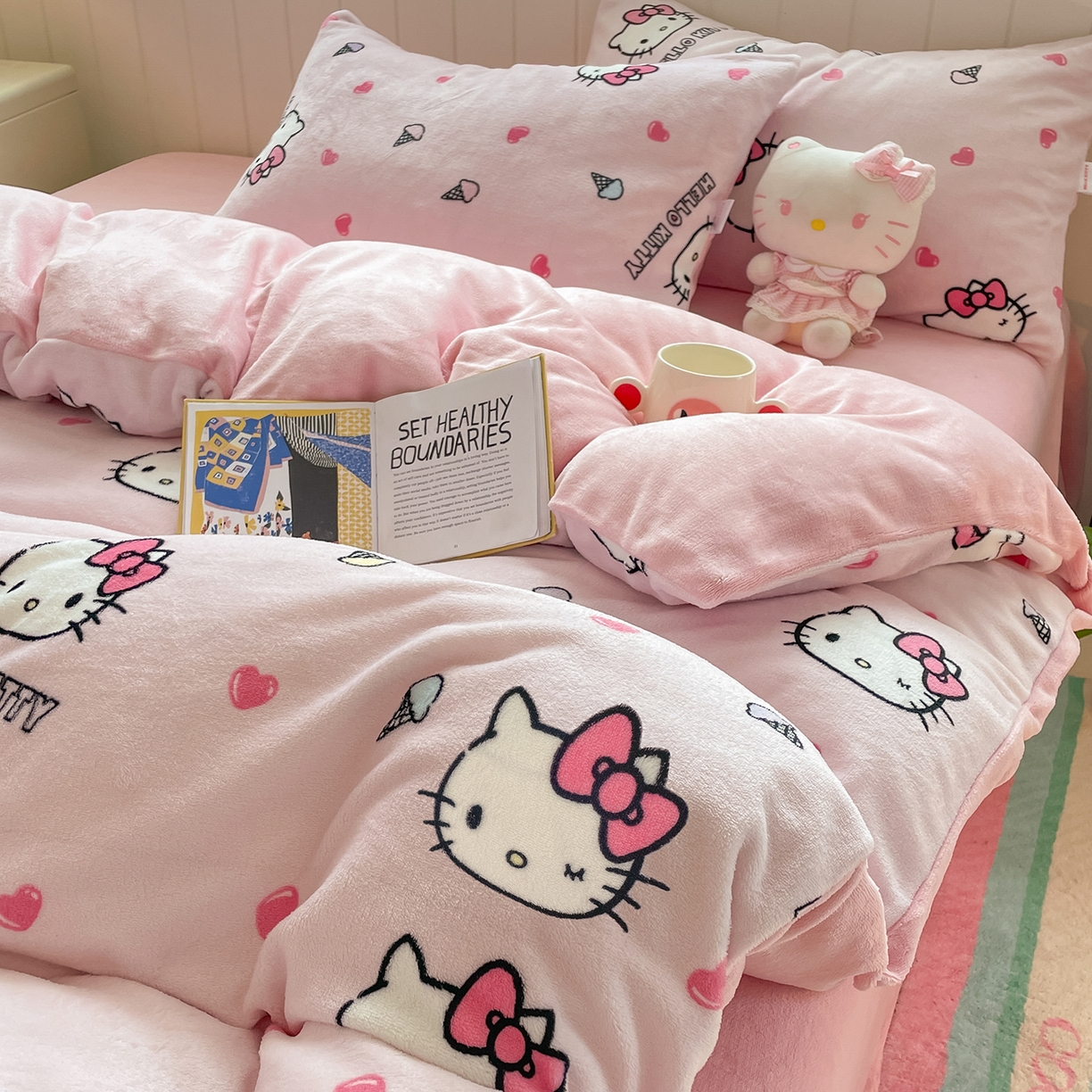 91家纺网 家纺一手货源 找家纺 桃子家居 2025新款A类正版三丽鸥授权卡通加厚高克重牛奶绒系列四件套 绒三丽鸥-粉心甜筒kitty