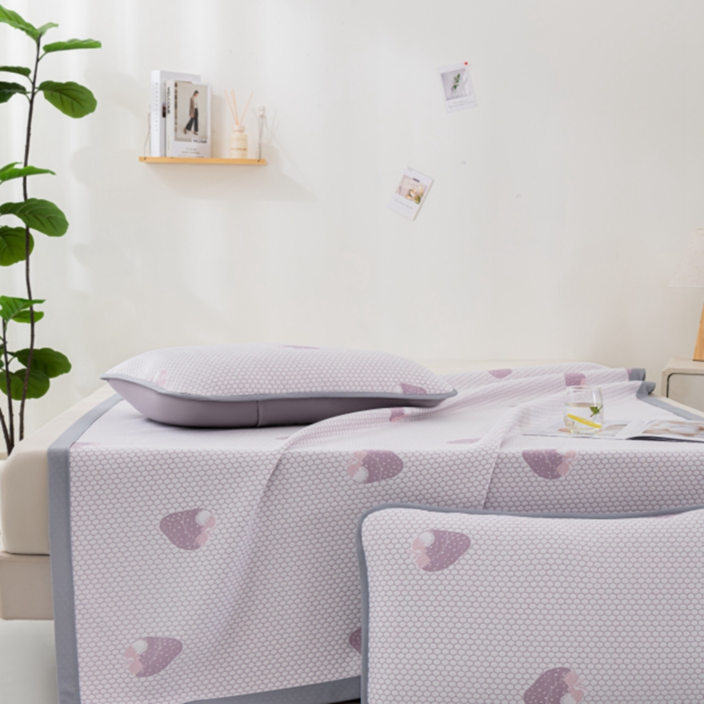 91家纺网 家纺一手货源 找家纺 观月轩家纺 2025新款亲肤舒适冰豆豆凉席席子三件套 草莓