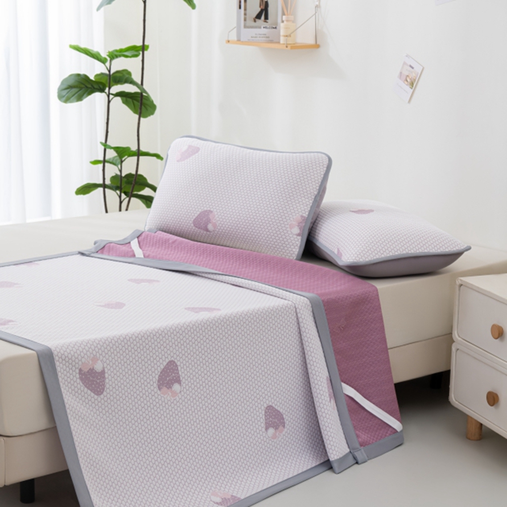 91家纺网 家纺一手货源 找家纺 观月轩家纺 2025新款亲肤舒适冰豆豆凉席席子三件套 草莓