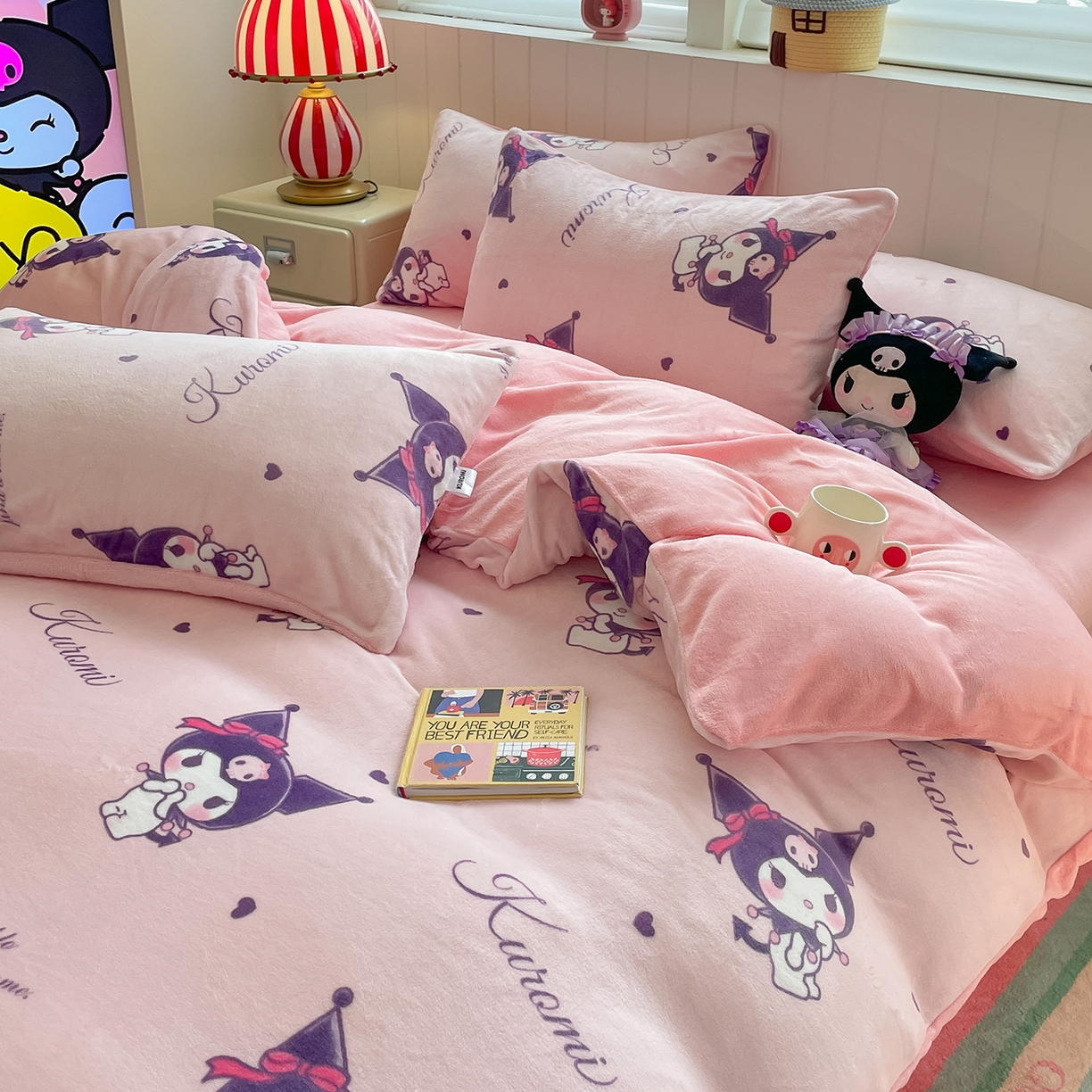 91家纺网 家纺一手货源 找家纺 桃子家居 2025新款A类正版三丽鸥授权卡通加厚高克重牛奶绒系列四件套 绒三丽鸥-可爱库洛米