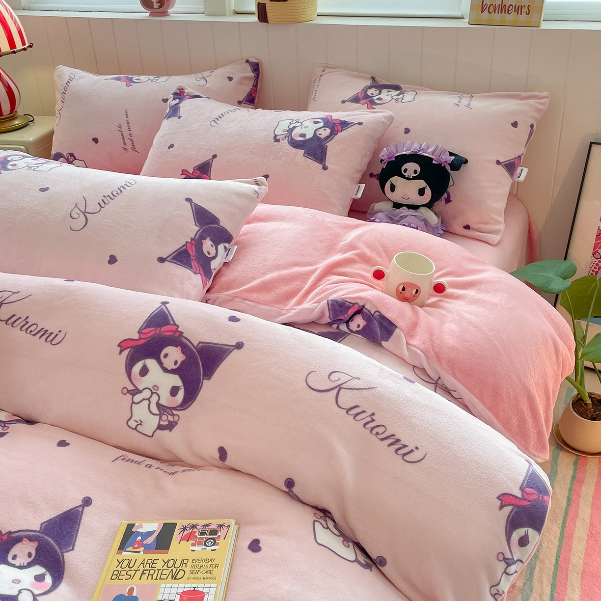 91家纺网 家纺一手货源 找家纺 桃子家居 2025新款A类正版三丽鸥授权卡通加厚高克重牛奶绒系列四件套 绒三丽鸥-可爱库洛米