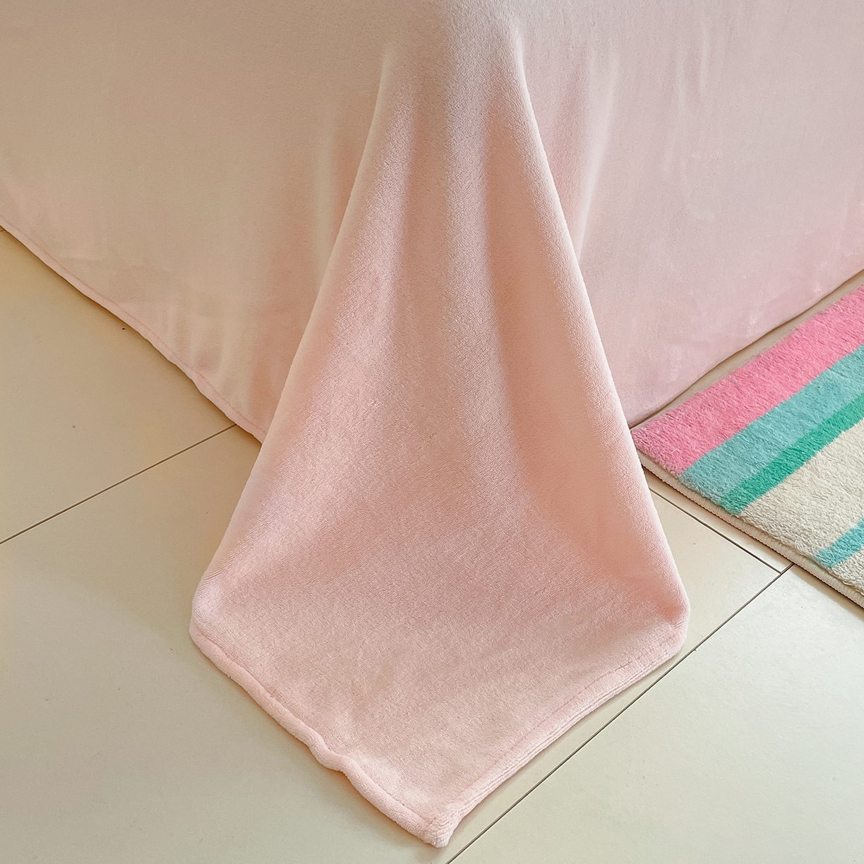 91家纺网 家纺一手货源 找家纺 桃子家居 2025新款A类正版三丽鸥授权卡通加厚高克重牛奶绒系列四件套 绒三丽鸥-蓝格蝴蝶结kitty