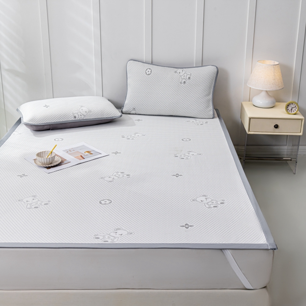 91家纺网 家纺一手货源 找家纺 观月轩家纺 2025新款亲肤舒适冰豆豆凉感席 凉席席子 暴力熊-浅灰色