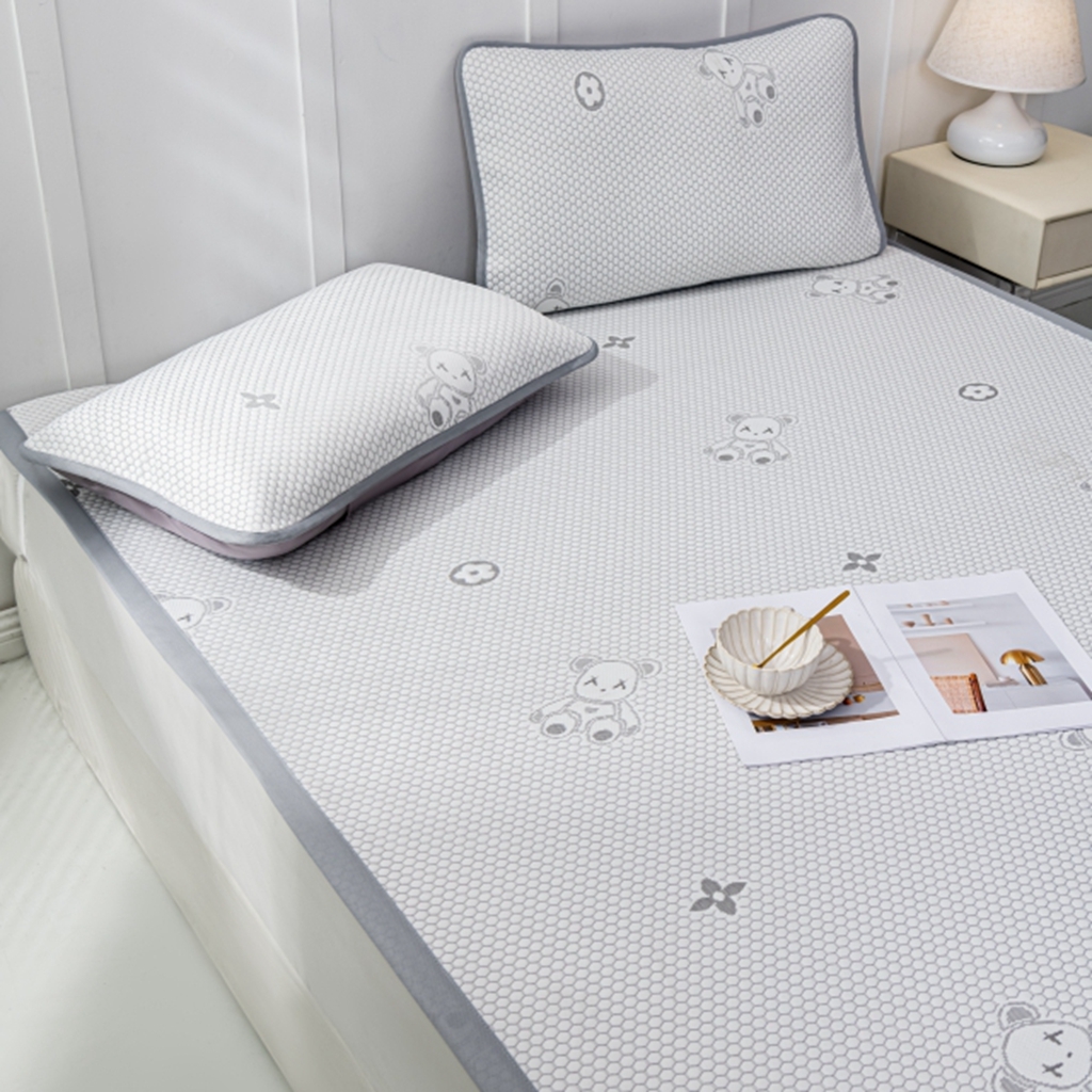 91家纺网 家纺一手货源 找家纺 观月轩家纺 2025新款亲肤舒适冰豆豆凉感席 凉席席子 暴力熊-浅灰色