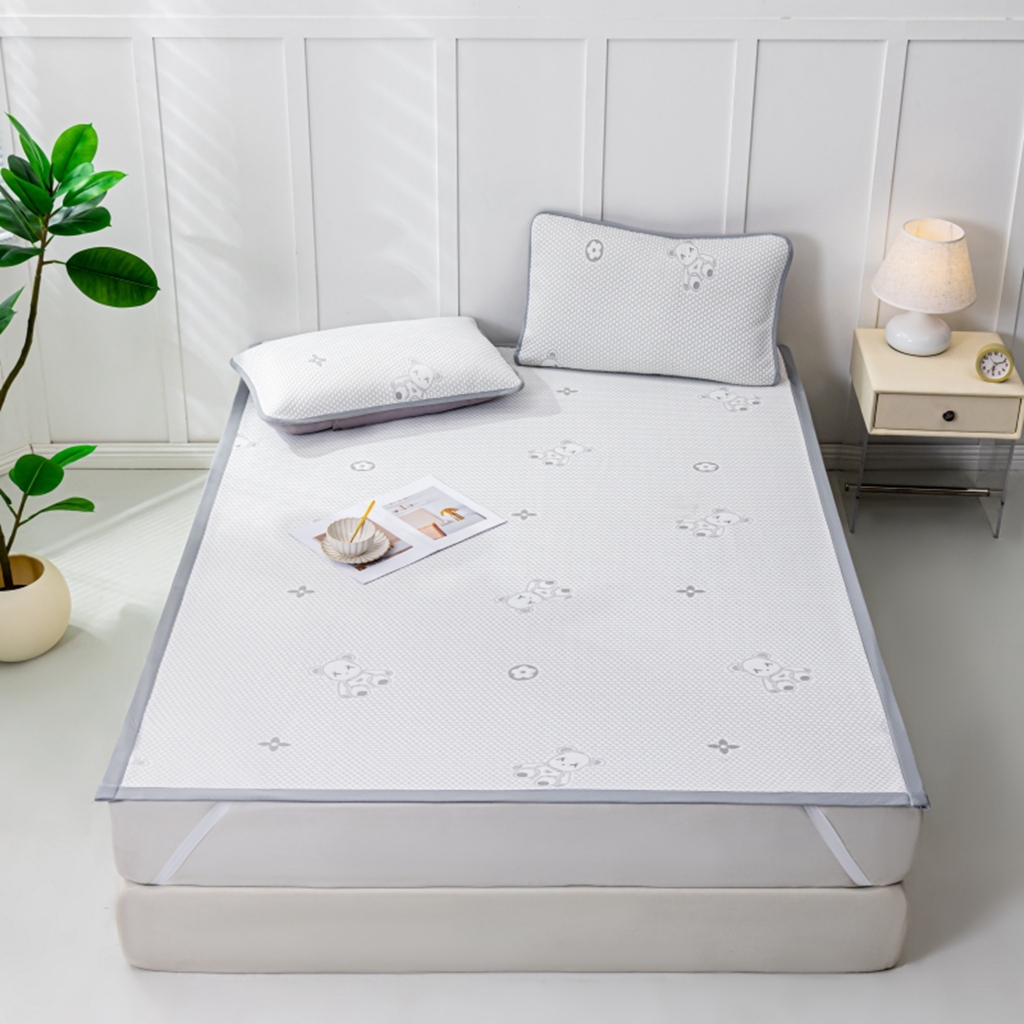 91家纺网 家纺一手货源 找家纺 观月轩家纺 2025新款亲肤舒适冰豆豆凉感席 凉席席子 暴力熊-浅灰色