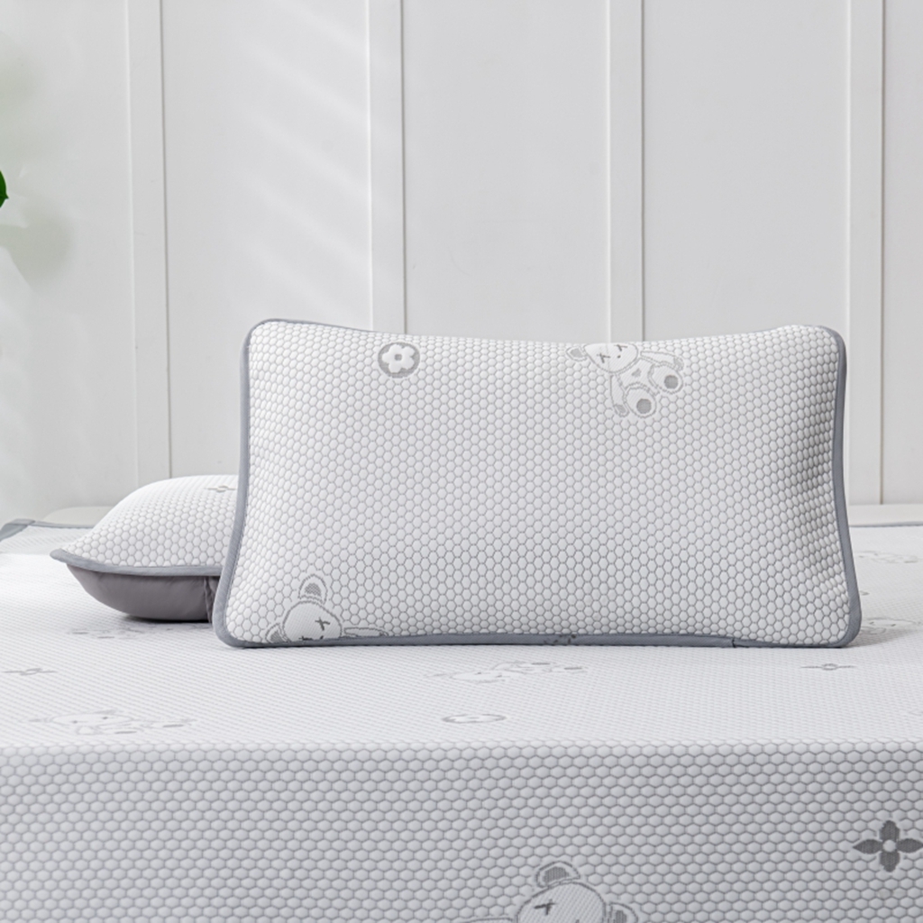 91家纺网 家纺一手货源 找家纺 观月轩家纺 2025新款亲肤舒适冰豆豆凉感席 凉席席子 暴力熊-浅灰色