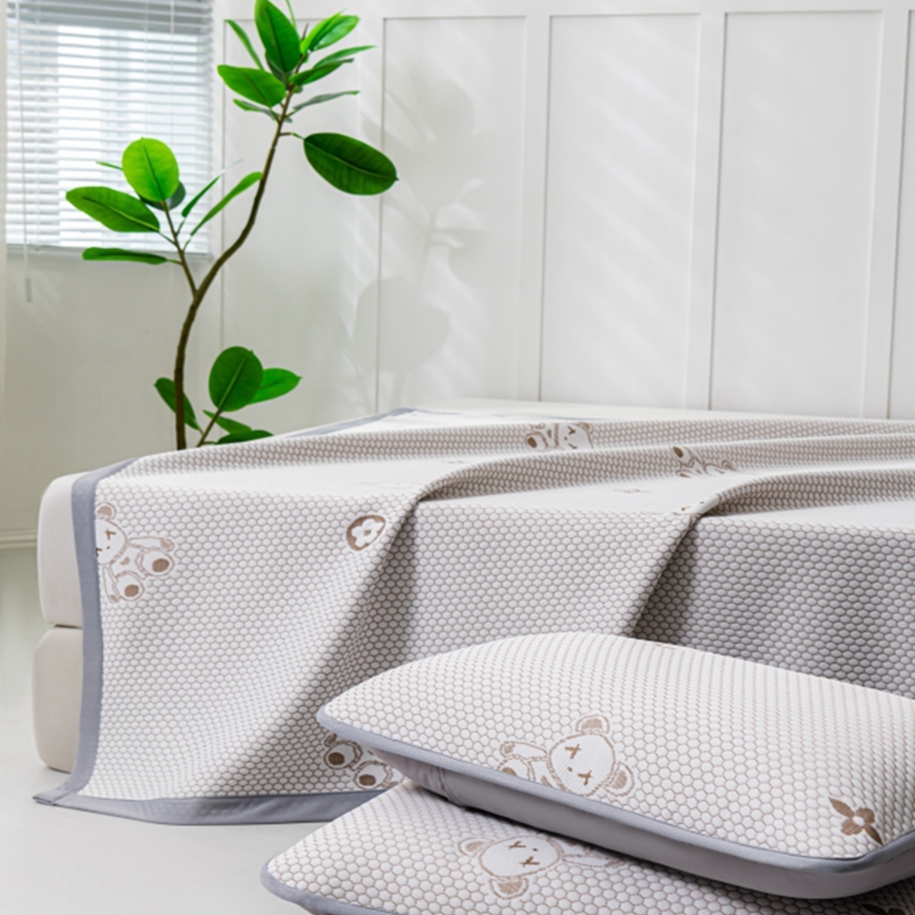 91家纺网 家纺一手货源 找家纺 观月轩家纺 2025新款亲肤舒适冰豆豆凉感席 凉席席子 暴力熊-浅咖色